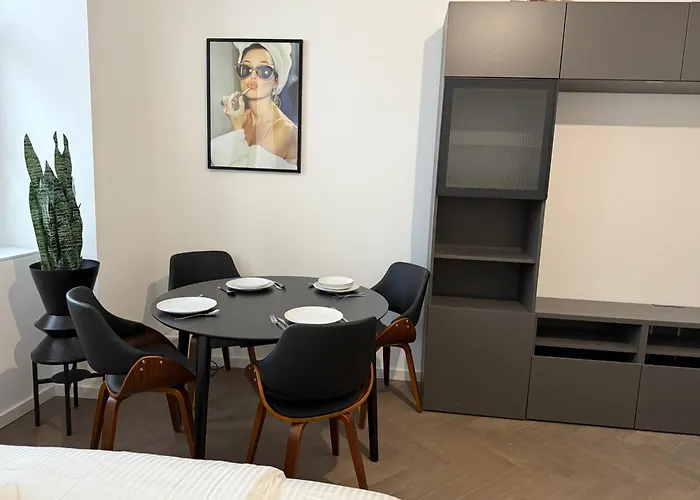 Renovated Premium With Free Parking Διαμέρισμα