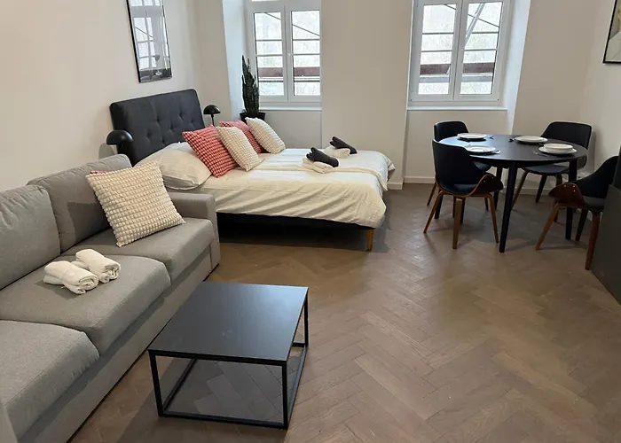 Renovated Premium With Free Parking *