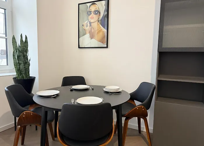 Renovated Premium With Free Parking *