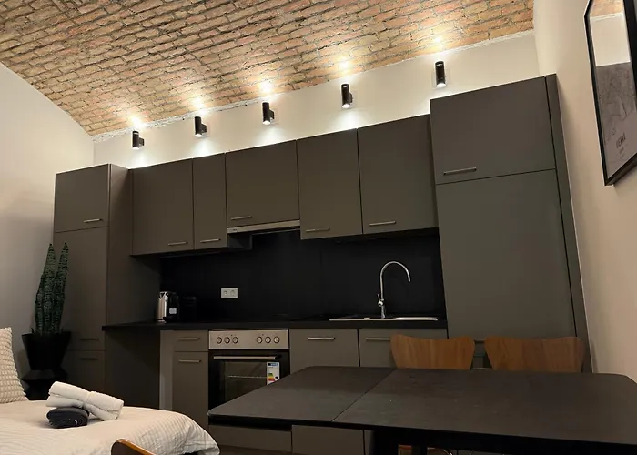 Renovated Premium With Free Parking