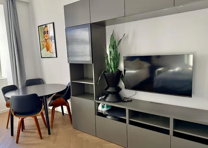 Renovated Premium With Free Parking